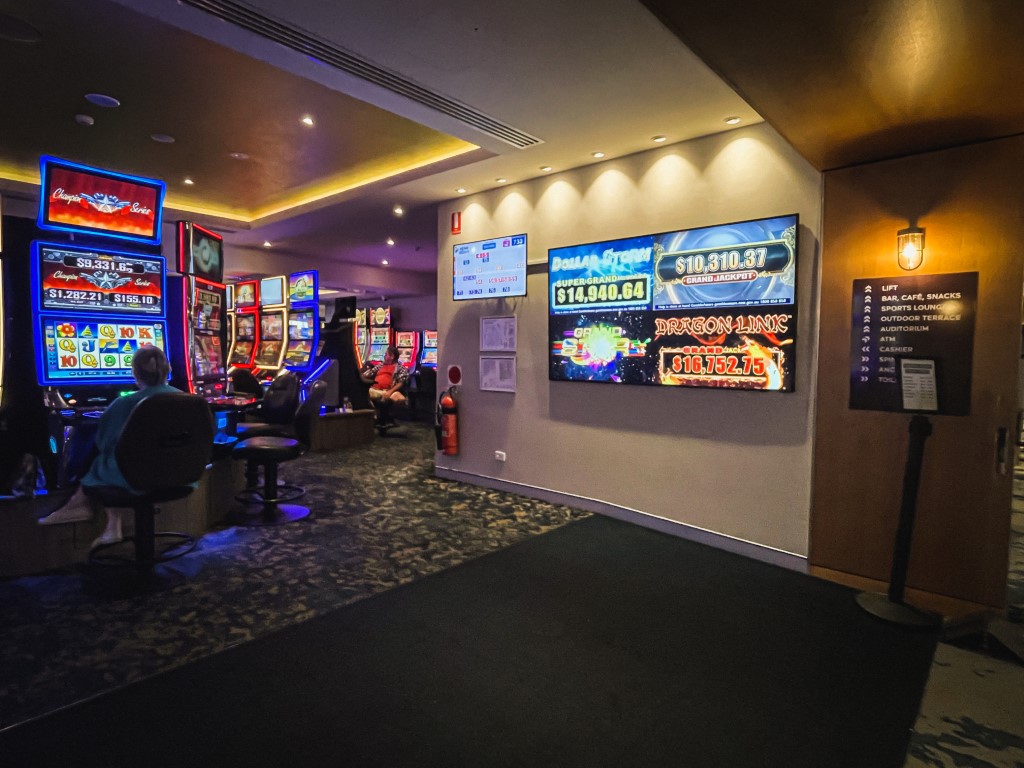 Quad Display modular screen solution